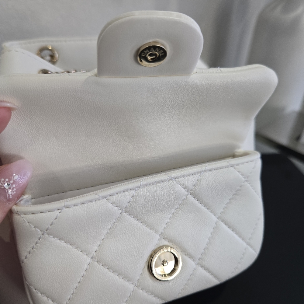 Chanel 22A Duma Backpack White With Gold Hardware - Picture 7 of 11